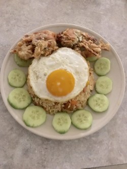 Tomyum fried rice with soft shell crabs 🦀