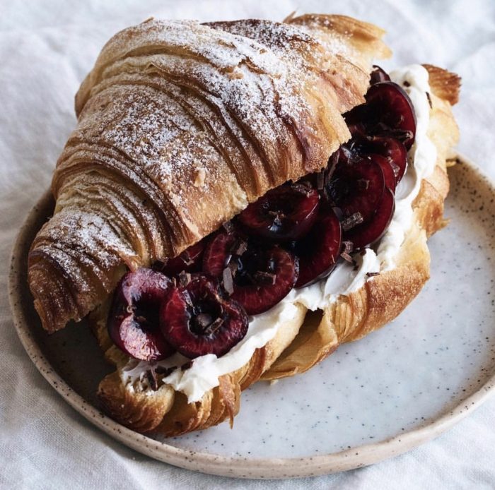 Croissant 🥐 with cranberries & cream