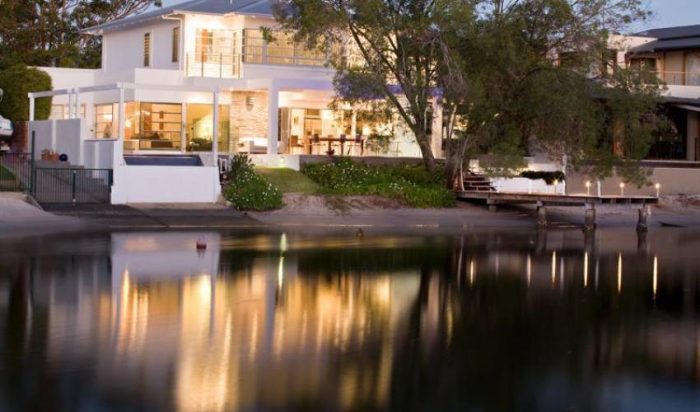 4 Bedroom Waterfront Holiday Home with Pool in Noosa Sound, Australia
