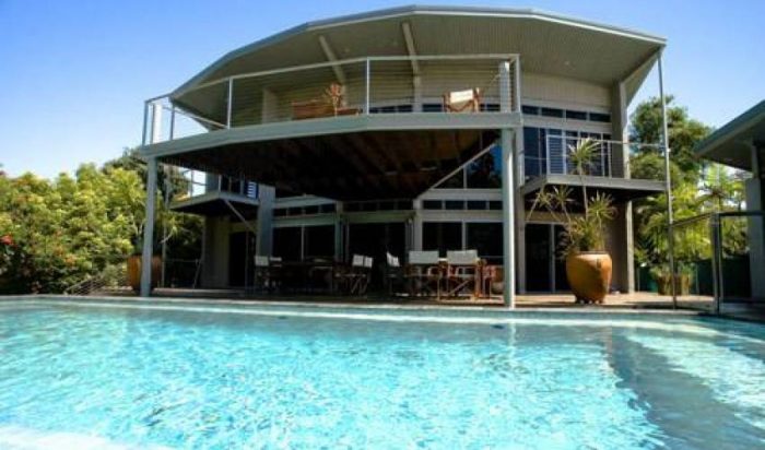 4 Bedrooms Beachfront Holiday Villa in Port Douglas, Queensland