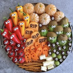 Halloween fruits platter