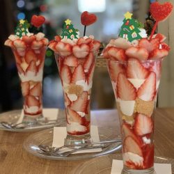 Strawberries 🍓 sundae