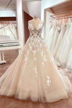Schlichtes Hochzeitskleid Spitze | Brautkleid V Ausschnitt A Linie