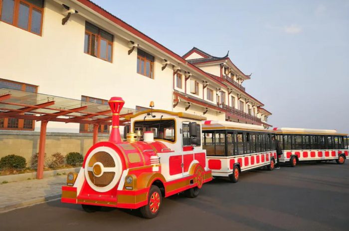 Stepless entry version large trackless sightseeing train