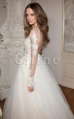 Abito da Sposa decorato in Pizzo con Cascata Volant con Applique Spazzola Treno – Gillne.it