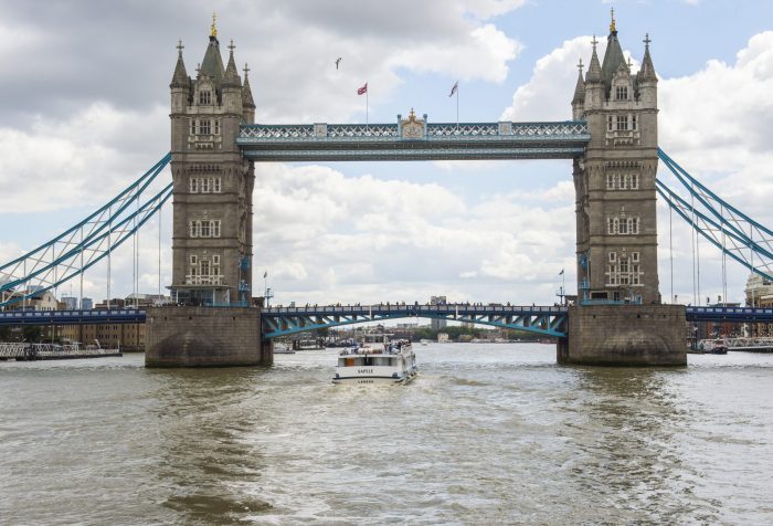 Thames River Sightseeing Cruise tour﻿