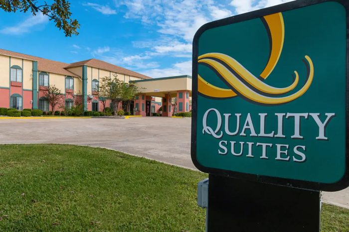 Stay Near Sammons Golf Links at Quality Suites