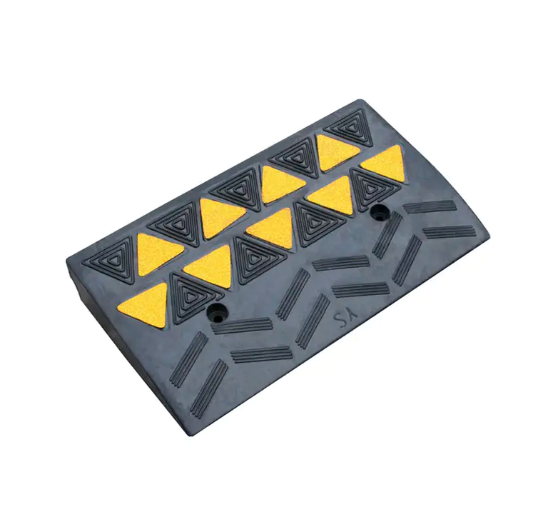 Heavy-Duty Portable Rubber Kerb Ramp with Anti-Slip Surface and Reflective Safety Pattern