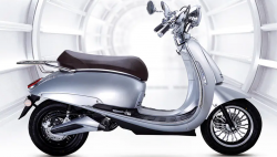 Electric Mopeds Change the Sound of Streets