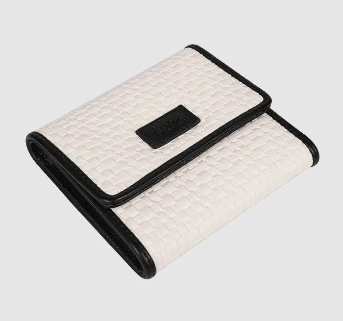 Travel wallet guide for efficient organization