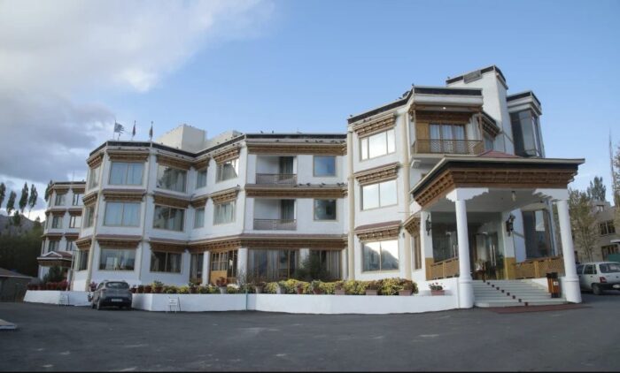 Book Best hotels near me in Leh today