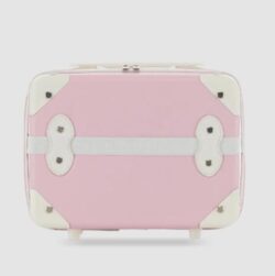 What Matters Most in a Cosmetic Case?